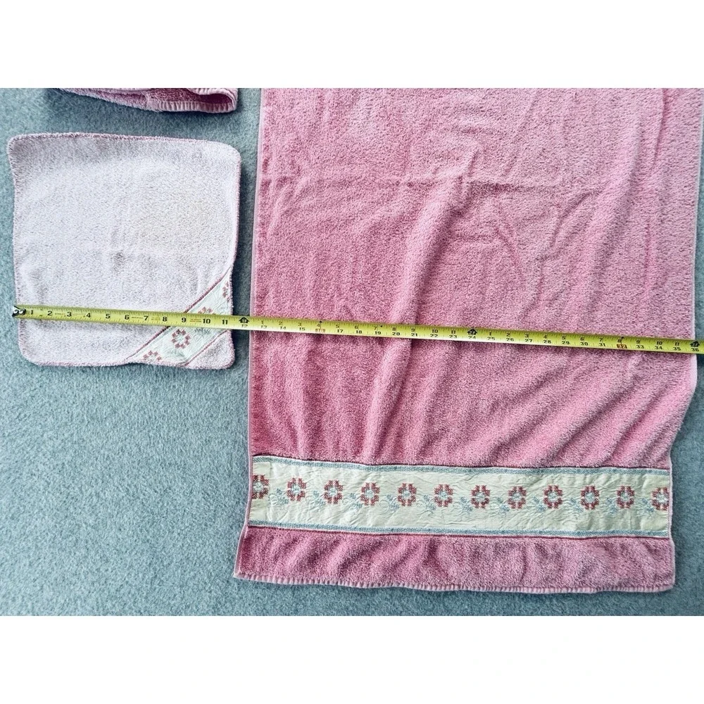 Vintage Letters Inc Bath‎ Towels & Washcloths Pink Satin Embroidered Trim Floral